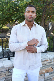 Guayabera de manga larga para hombre, 100 % lino, con paneles en contraste y pliegues tonales