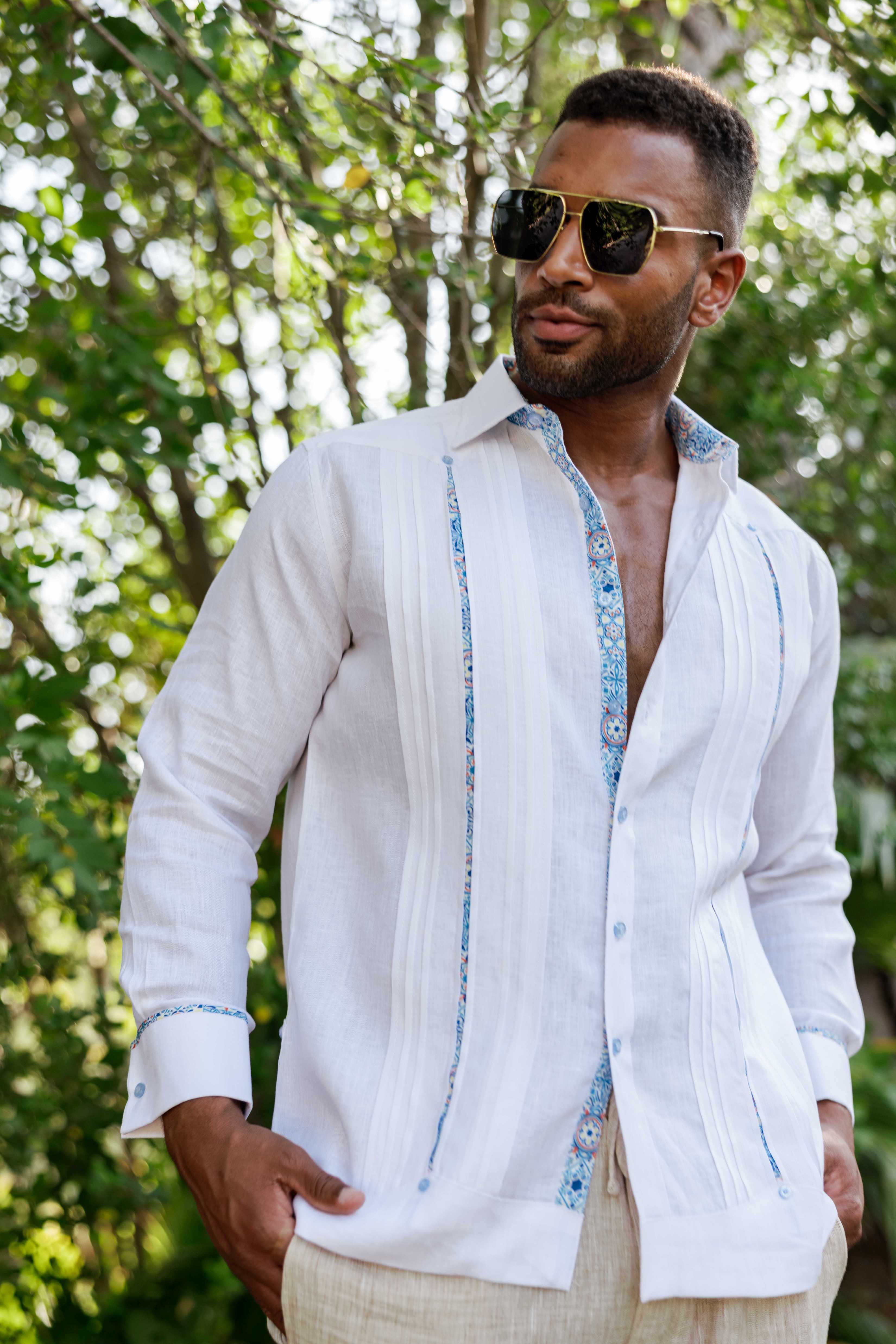 Camisa Guayabera de Lino 100% para Hombre, Manga Larga - Ribete Floral en Contraste y Bordado Azul