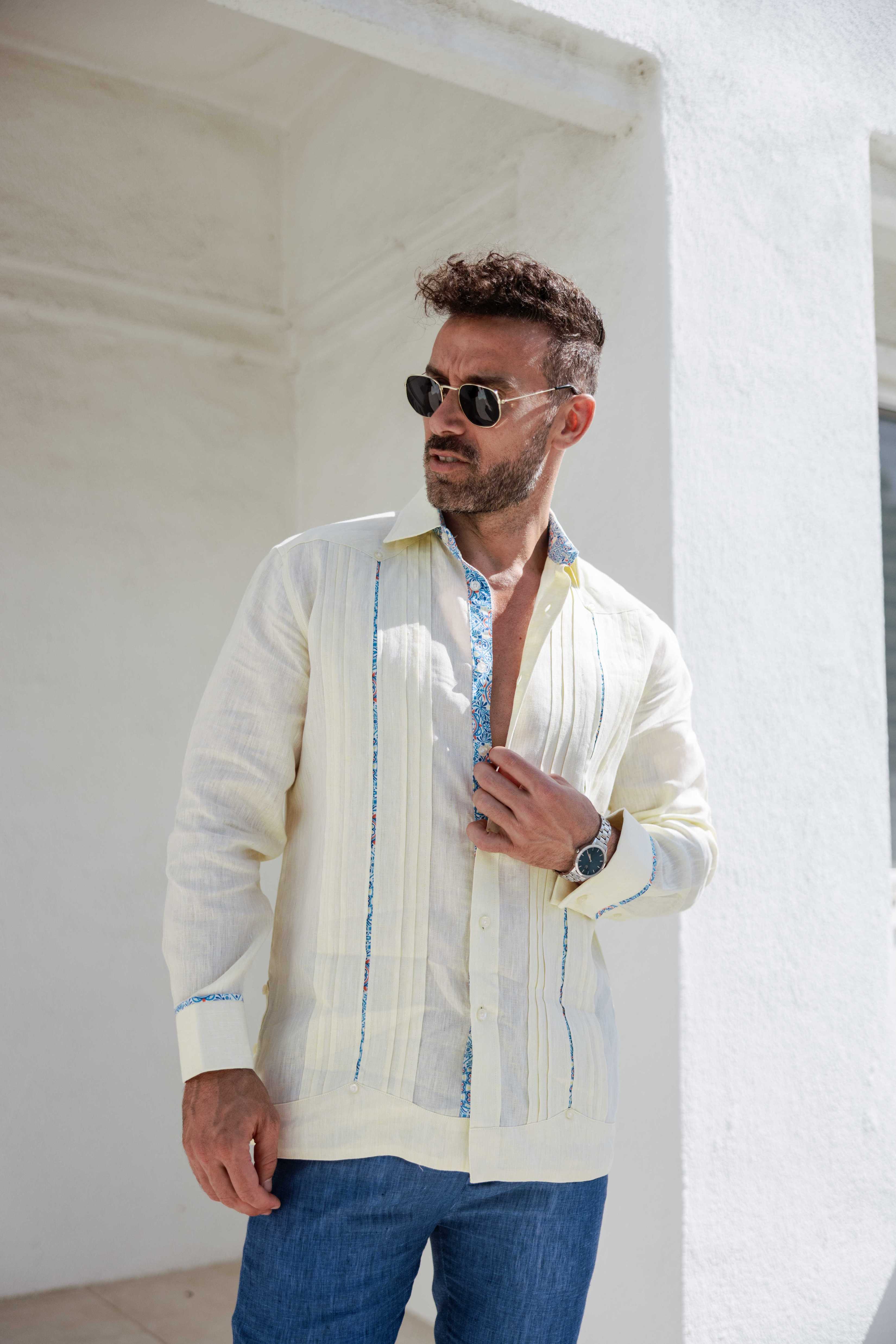 Camisa Guayabera de Lino 100% para Hombre, Manga Larga - Ribete Floral en Contraste y Bordado Azul