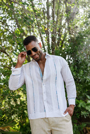 Camisa Guayabera de Lino 100% para Hombre, Manga Larga - Ribete Floral en Contraste y Bordado Azul