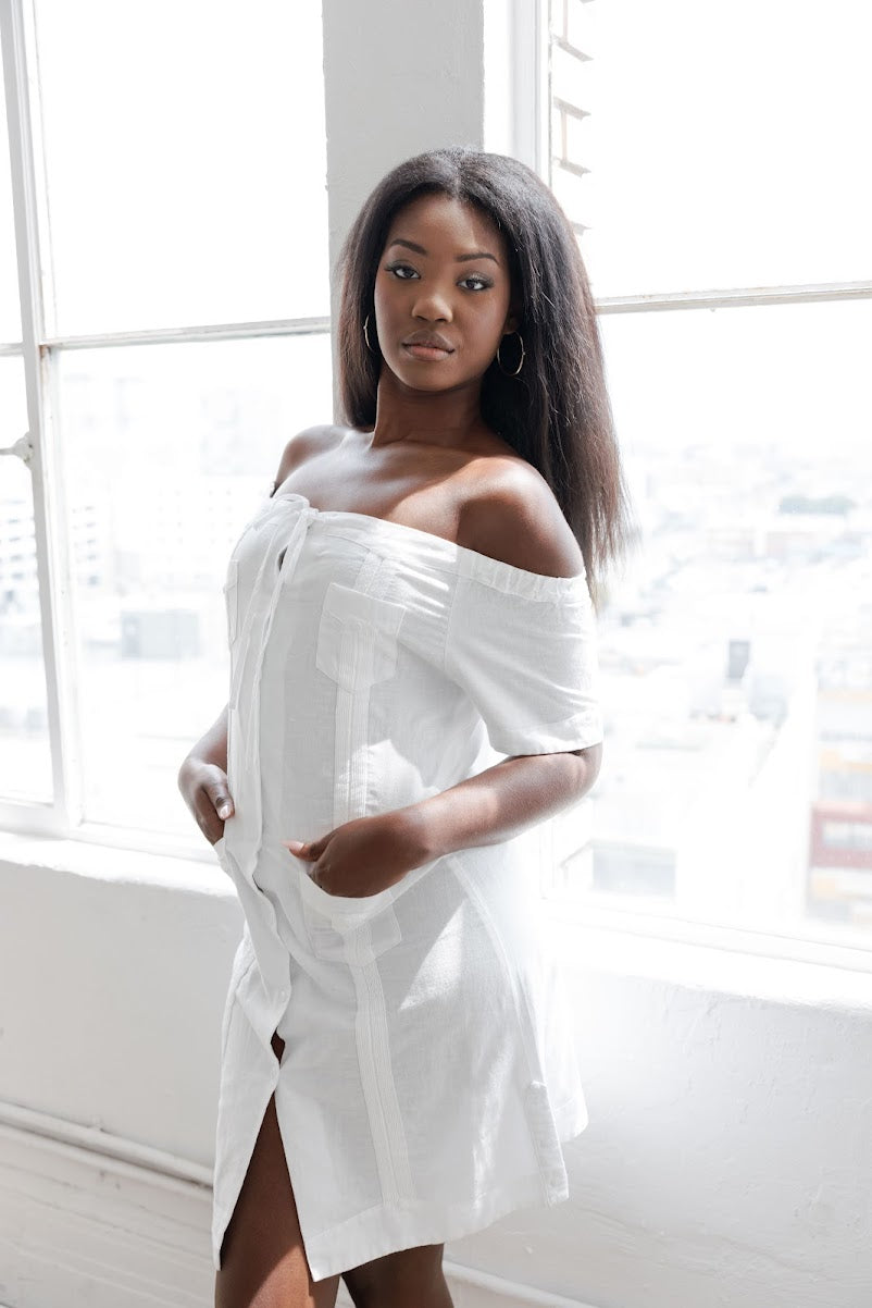 Vestido guayabera sexy de lino con hombros descubiertos y botones