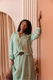 Blusa informal de mujer con escote en V y mangas dolman con ribete de crochet para resort