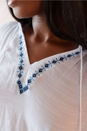 Blusa informal de mujer con escote en V y mangas dolman con ribete de crochet para resort