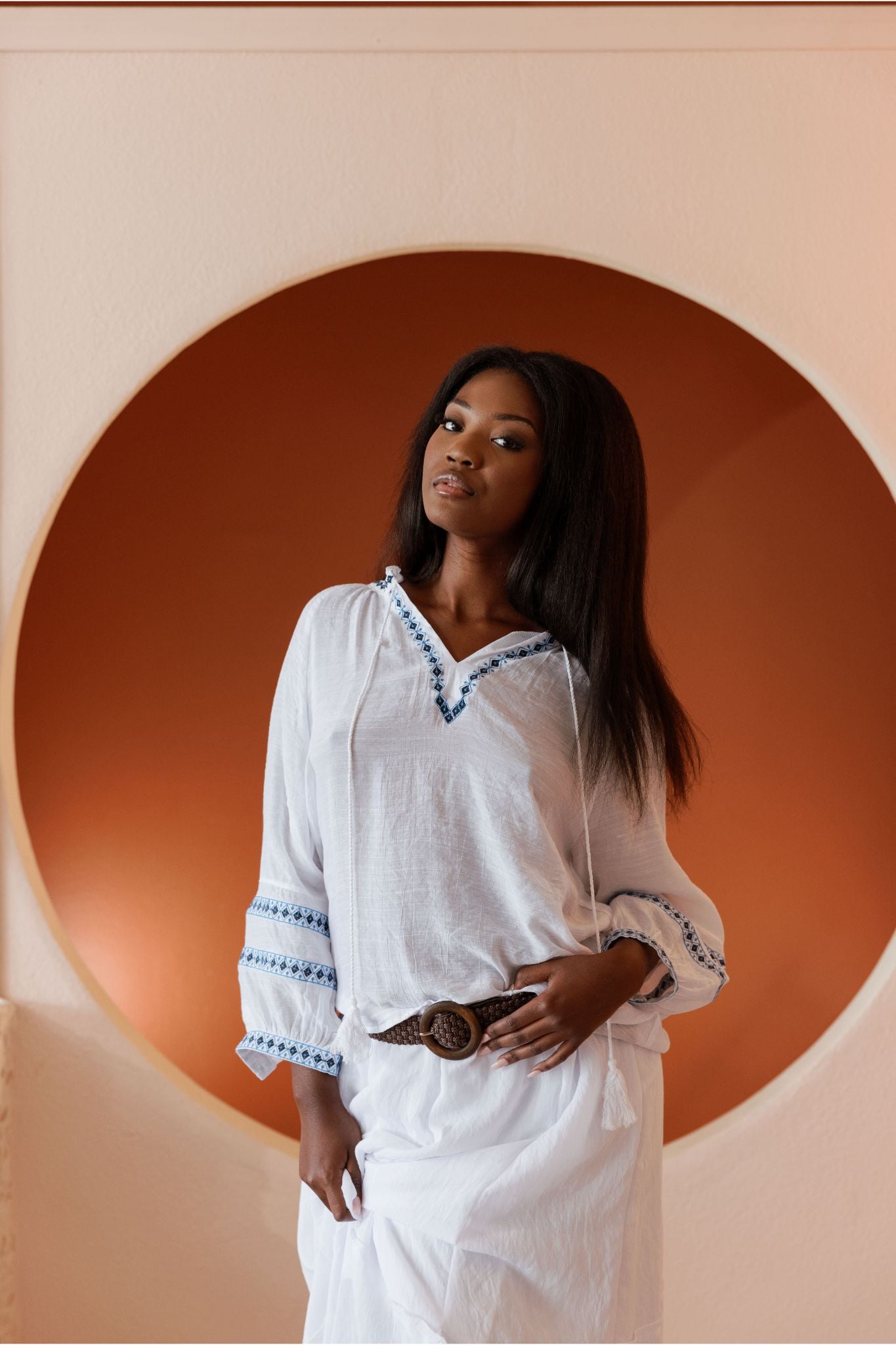 Blusa informal de mujer con escote en V y mangas dolman con ribete de crochet para resort