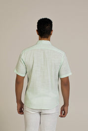 Camisa de manga corta de mezcla de lino con diseño cruzado para hombre