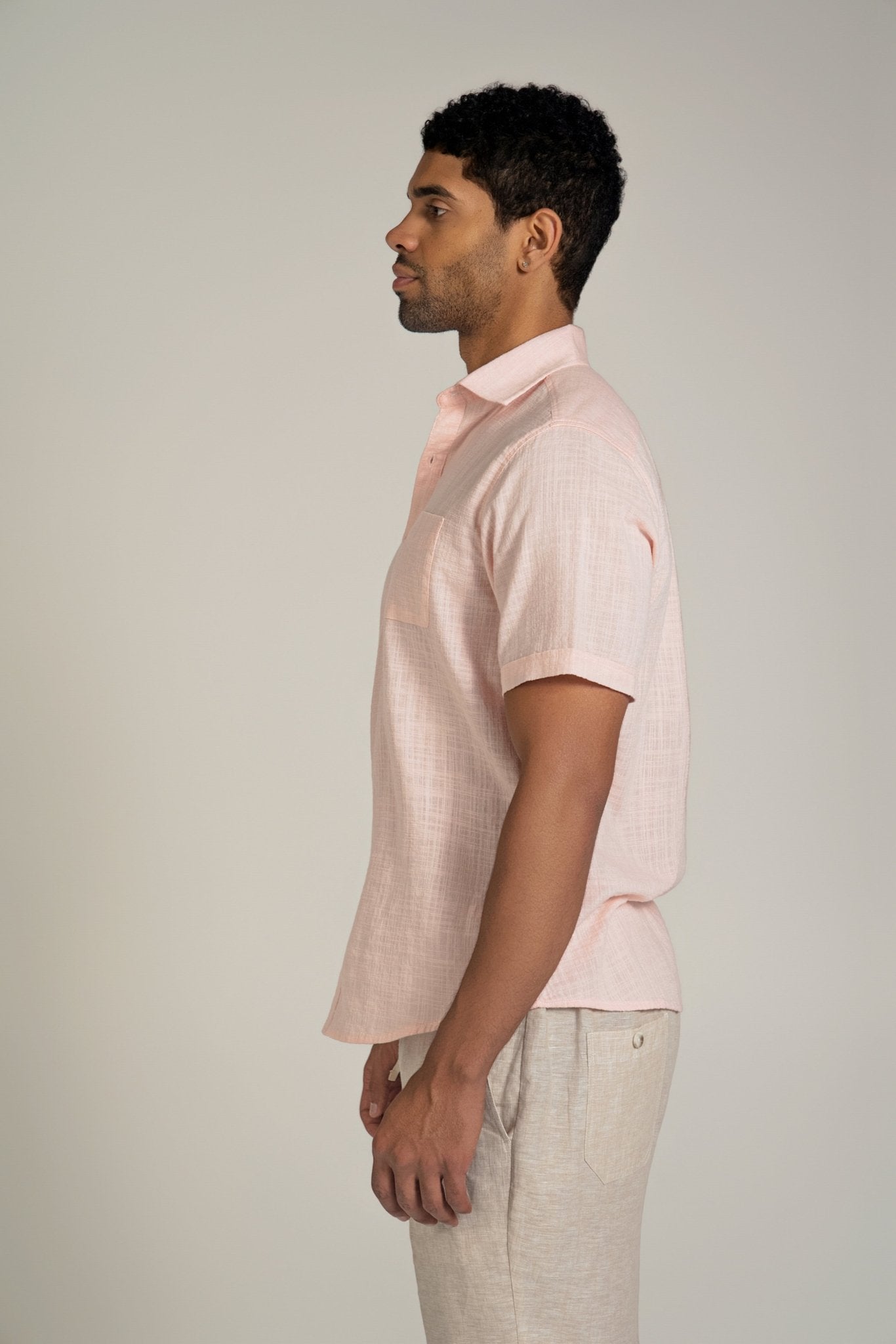 Camisa de manga corta de mezcla de lino con diseño cruzado para hombre