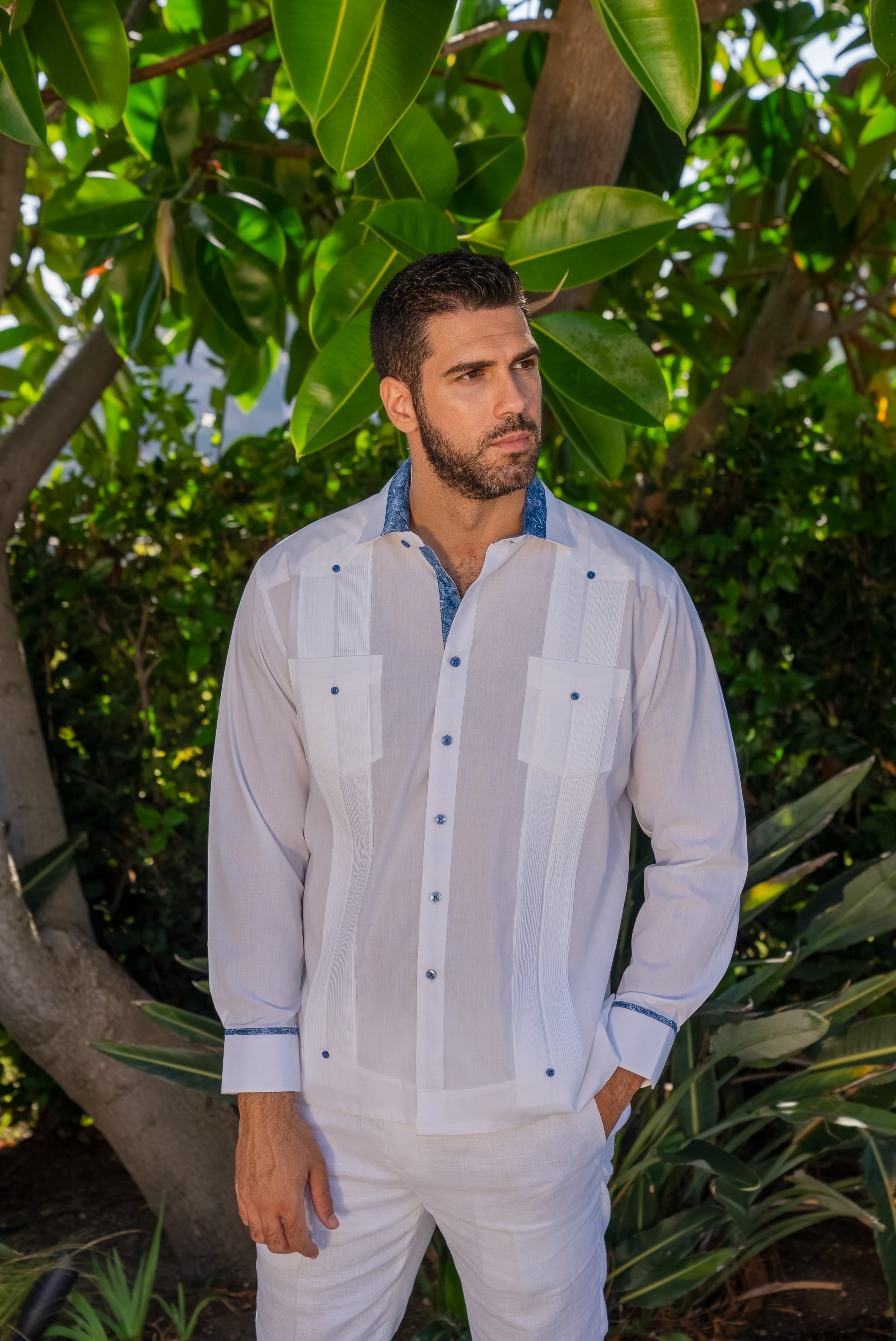 Camisa Guayabera Chacabana para Hombre, Mezcla de Algodón, Manga Larga con Ribete en Contraste