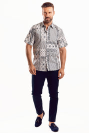 Camisa de manga corta con estampado geométrico