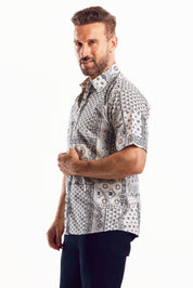 Camisa de manga corta con estampado geométrico