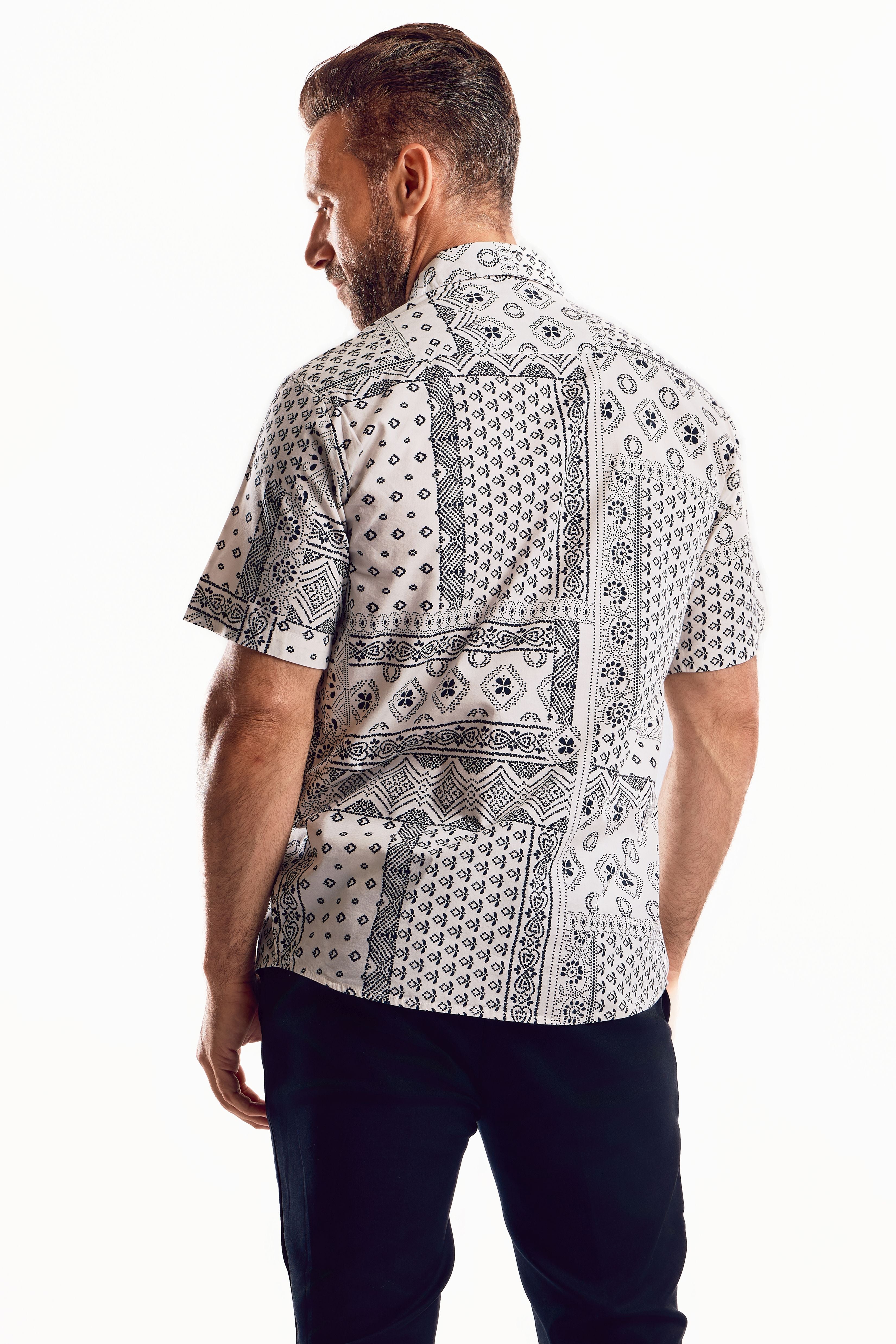 Camisa de manga corta con estampado geométrico