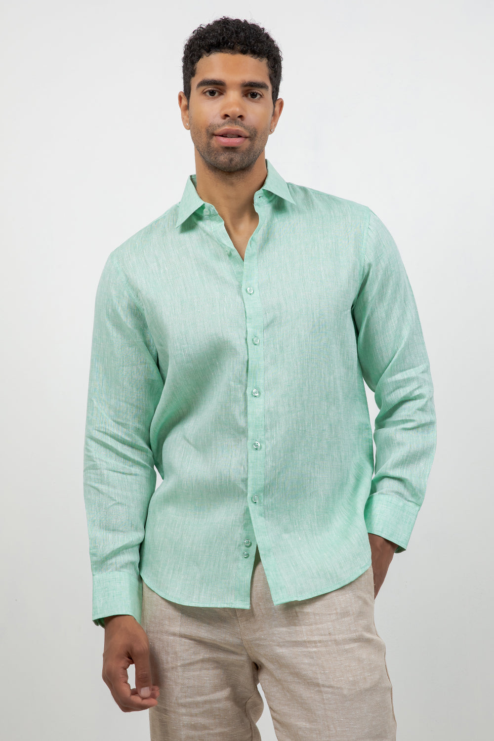 Camisa abotonada de manga larga 100% lino