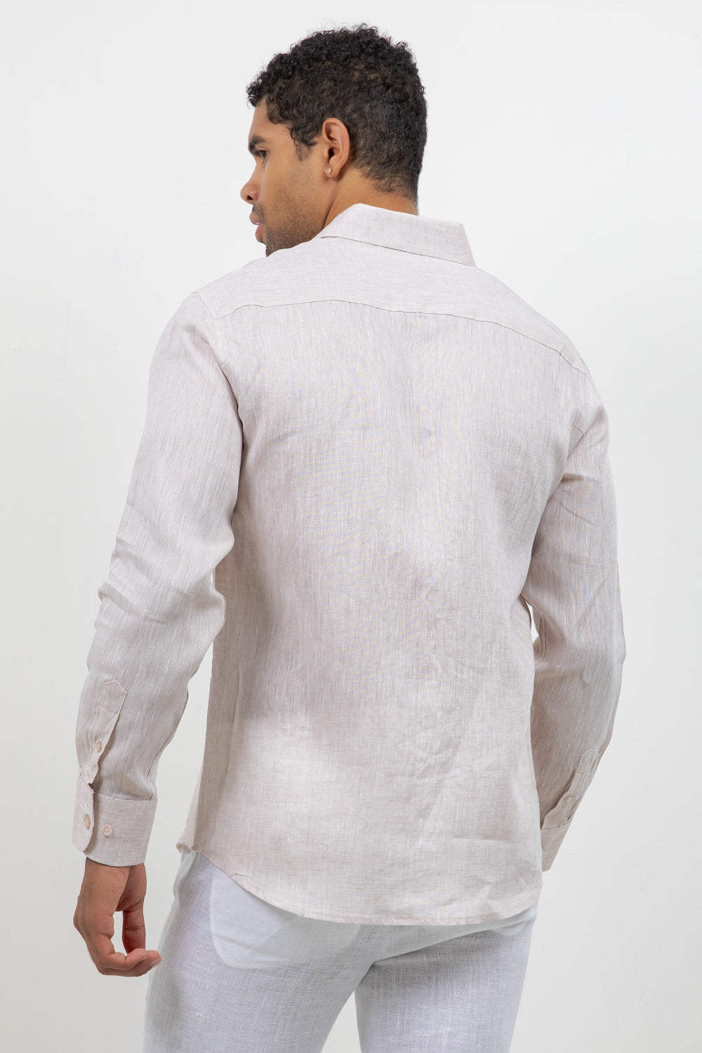 Camisa abotonada de manga larga 100% lino