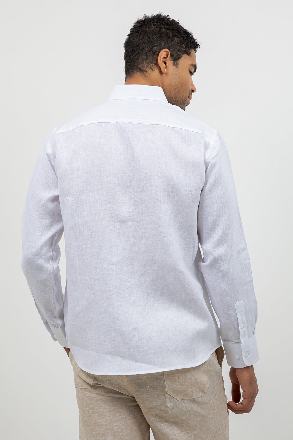 Camisa abotonada de manga larga 100% lino