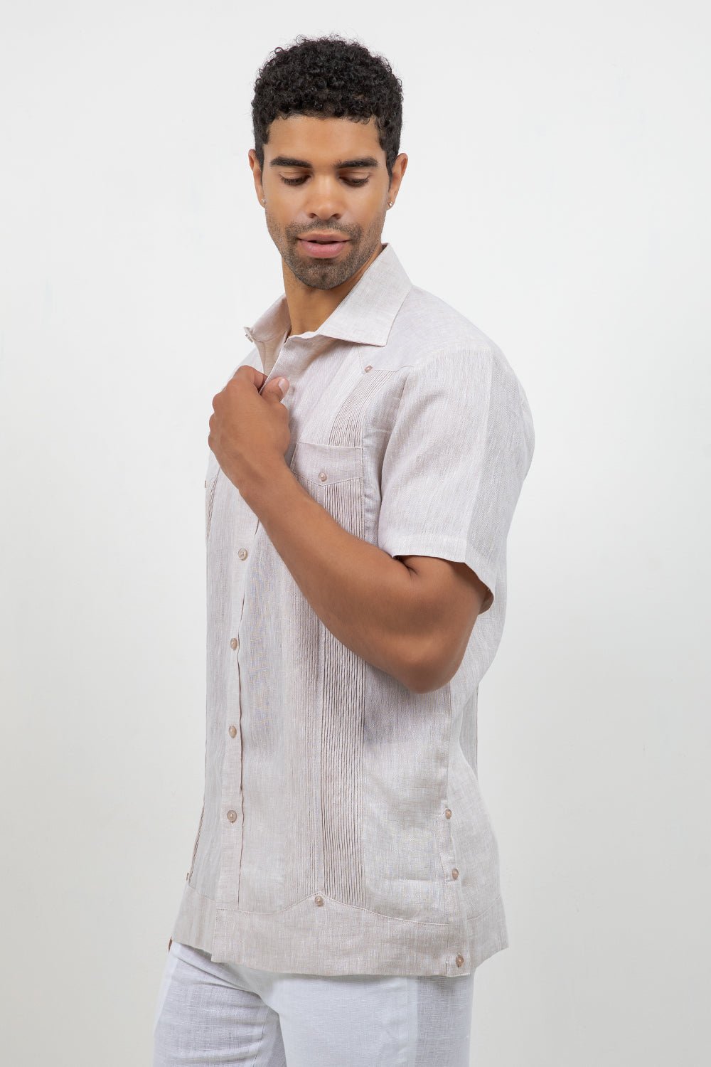 Guayabera de Lino 100% Teñido en Hilo de Manga Corta con Dos Bolsillos