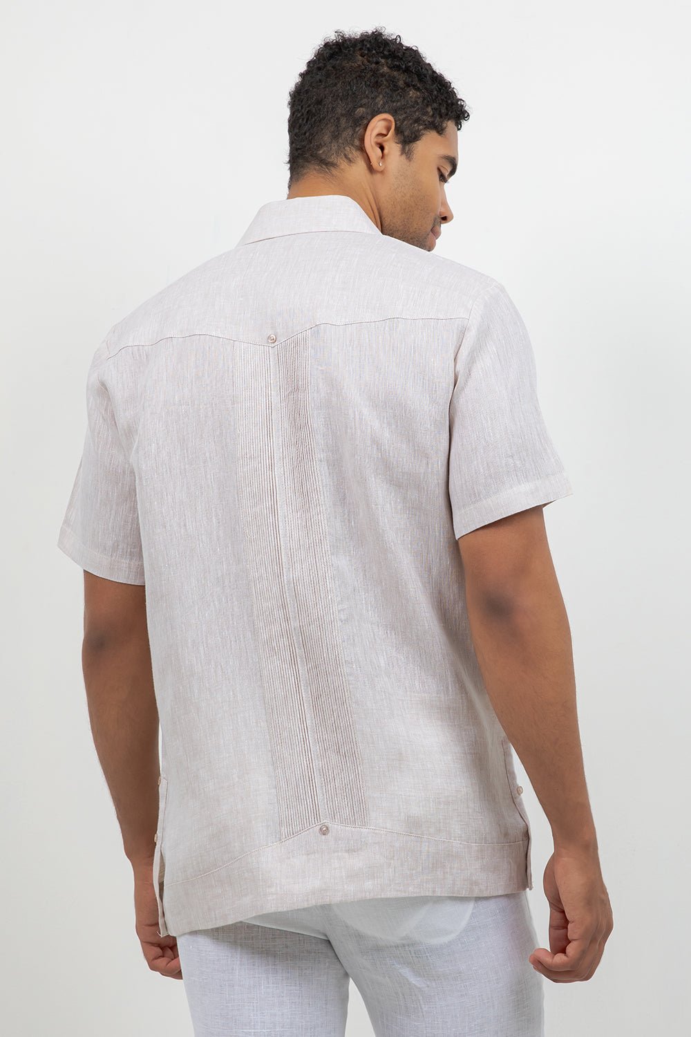 Guayabera de Lino 100% Teñido en Hilo de Manga Corta con Dos Bolsillos