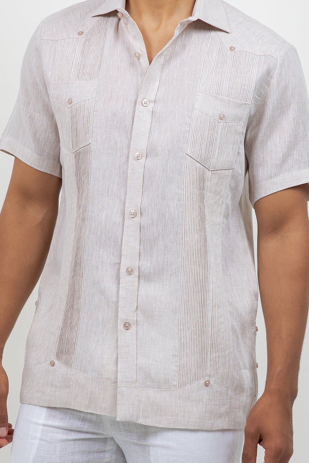 Guayabera de Lino 100% Teñido en Hilo de Manga Corta con Dos Bolsillos