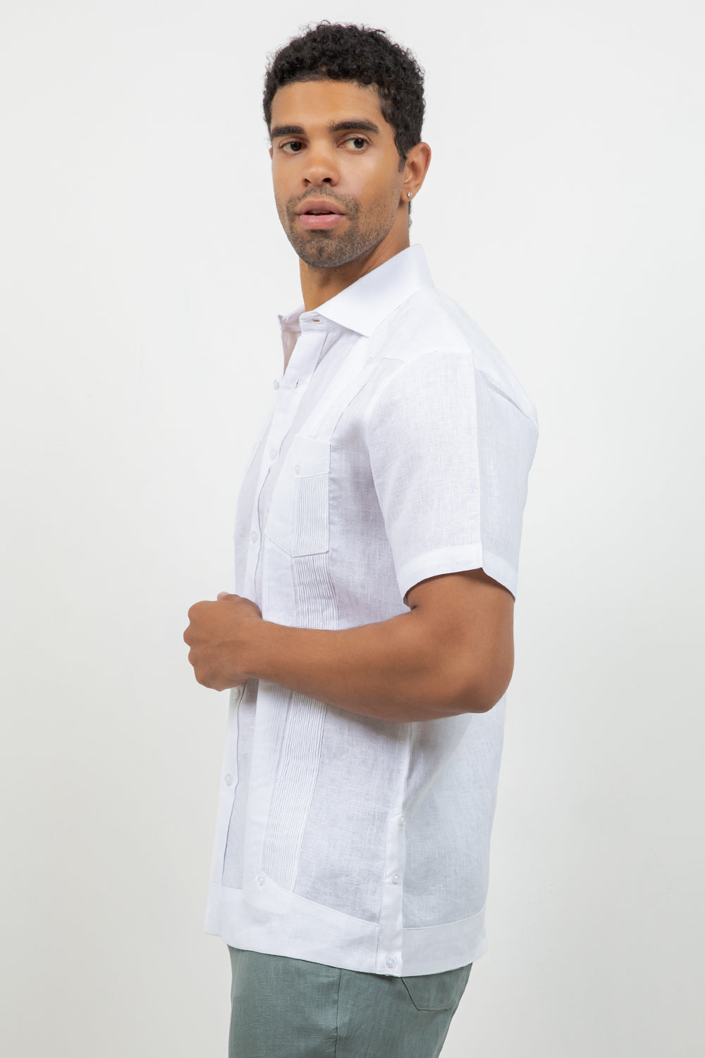 Guayabera de Lino 100% Teñido en Hilo de Manga Corta con Dos Bolsillos