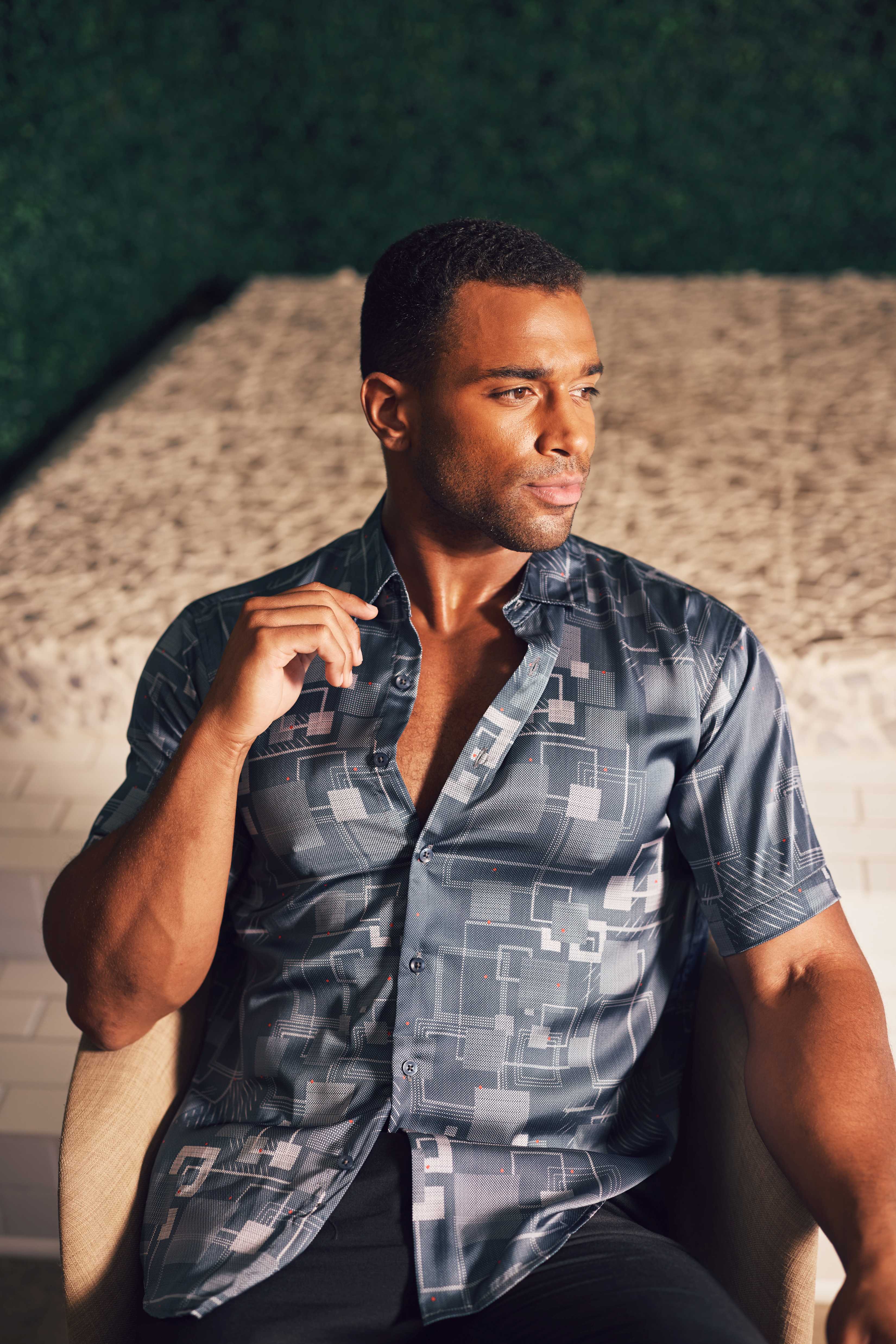 Camisa de manga corta con estampado moderno