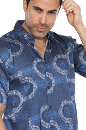 Camisa de manga corta con estampado moderno