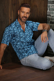 Camisa de manga corta con estampado moderno