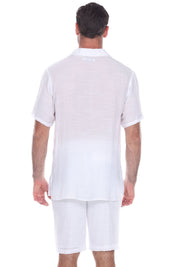 Camisa playera con cuello en V y sutil bordado floral