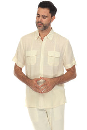 Camisa playera de manga corta con dos bolsillos y botones