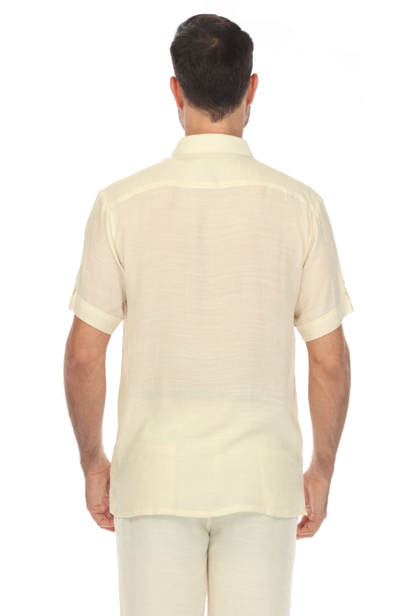 Camisa playera de manga corta con dos bolsillos y botones