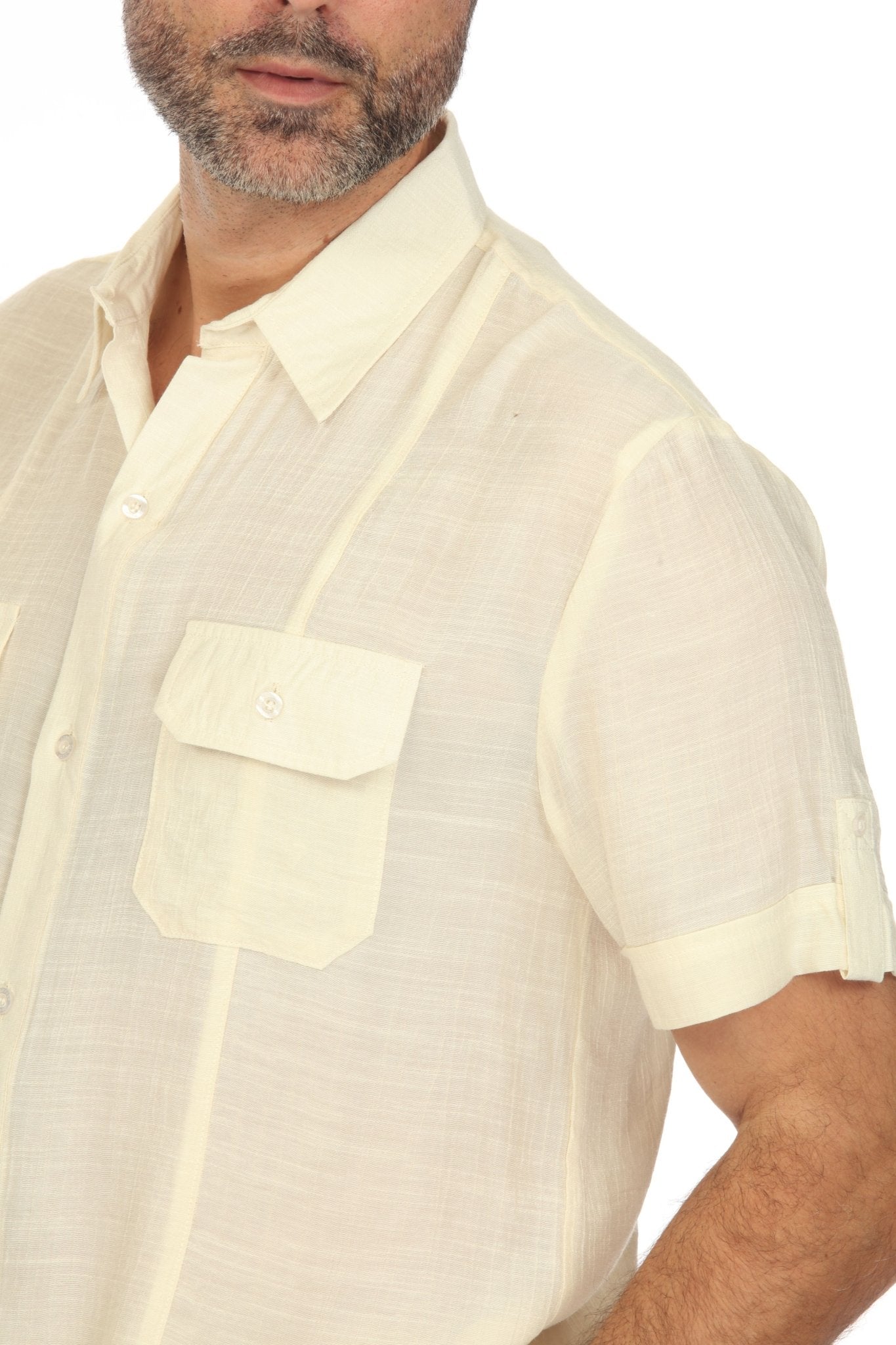 Camisa playera de manga corta con dos bolsillos y botones