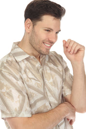 Camisa de manga corta con estampado geométrico neutro 100 % lino