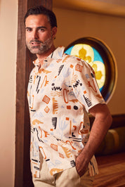 Camisa de lino 100 % con estampado abstracto retro de manga corta