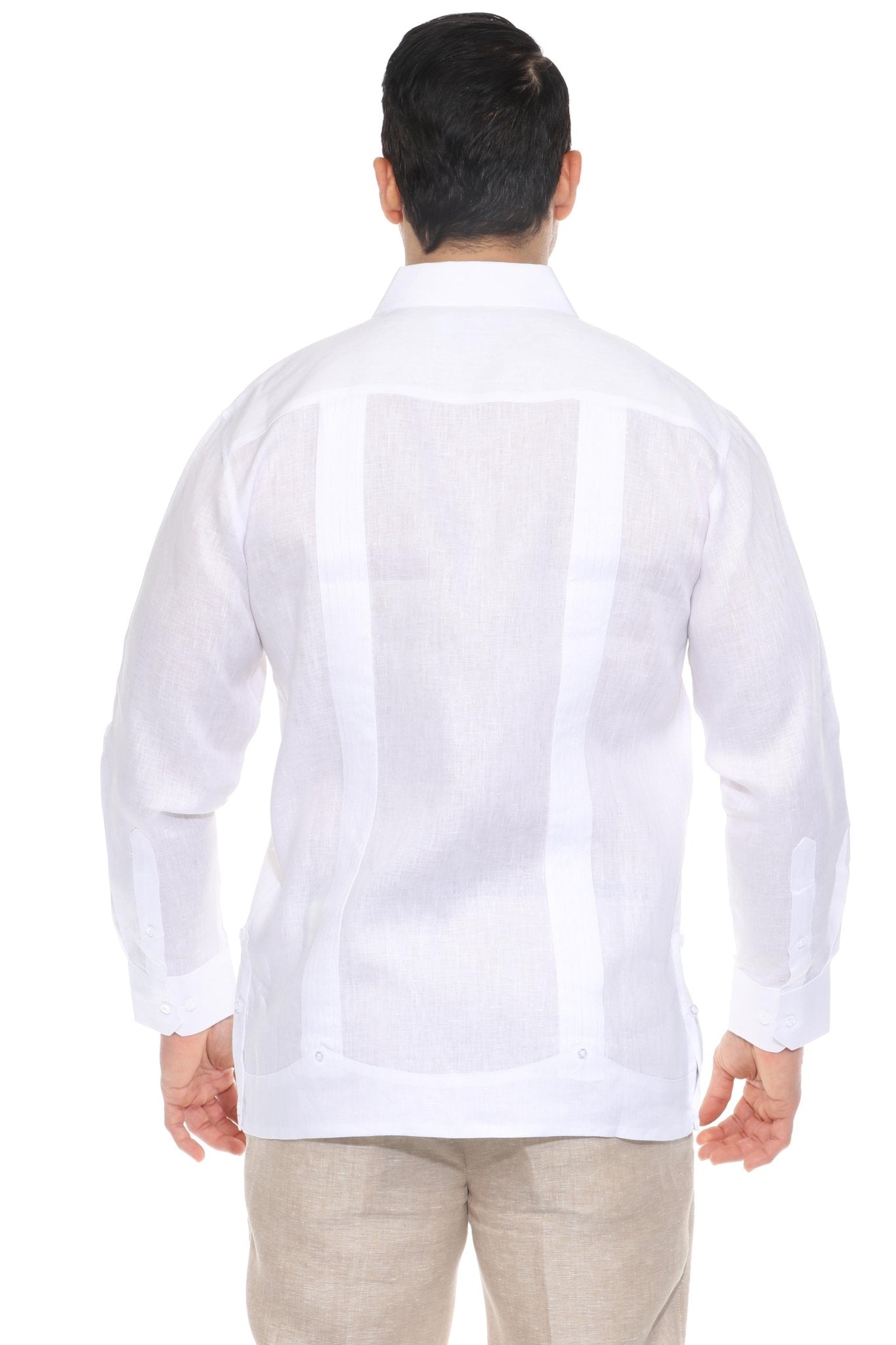 Guayabera de lino inspirada en un esmoquin de manga larga con dos bolsillos