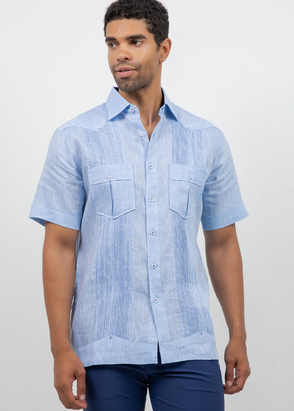 Men's chambray blue linen guayabera shirt, short sleeve, front view, two chest pockets, Mojito Collection