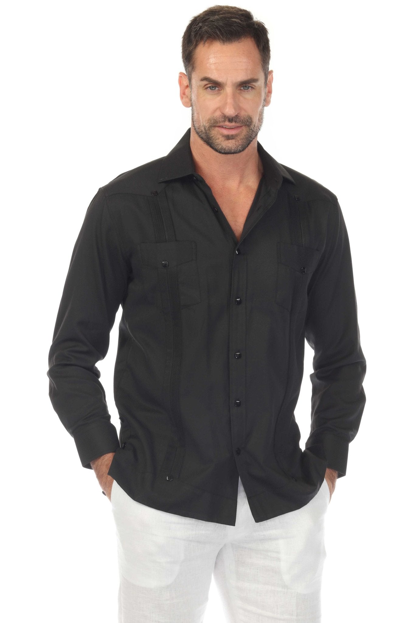Guayabera elegante de dos bolsillos para hombre con textura y botones cuadrados finos