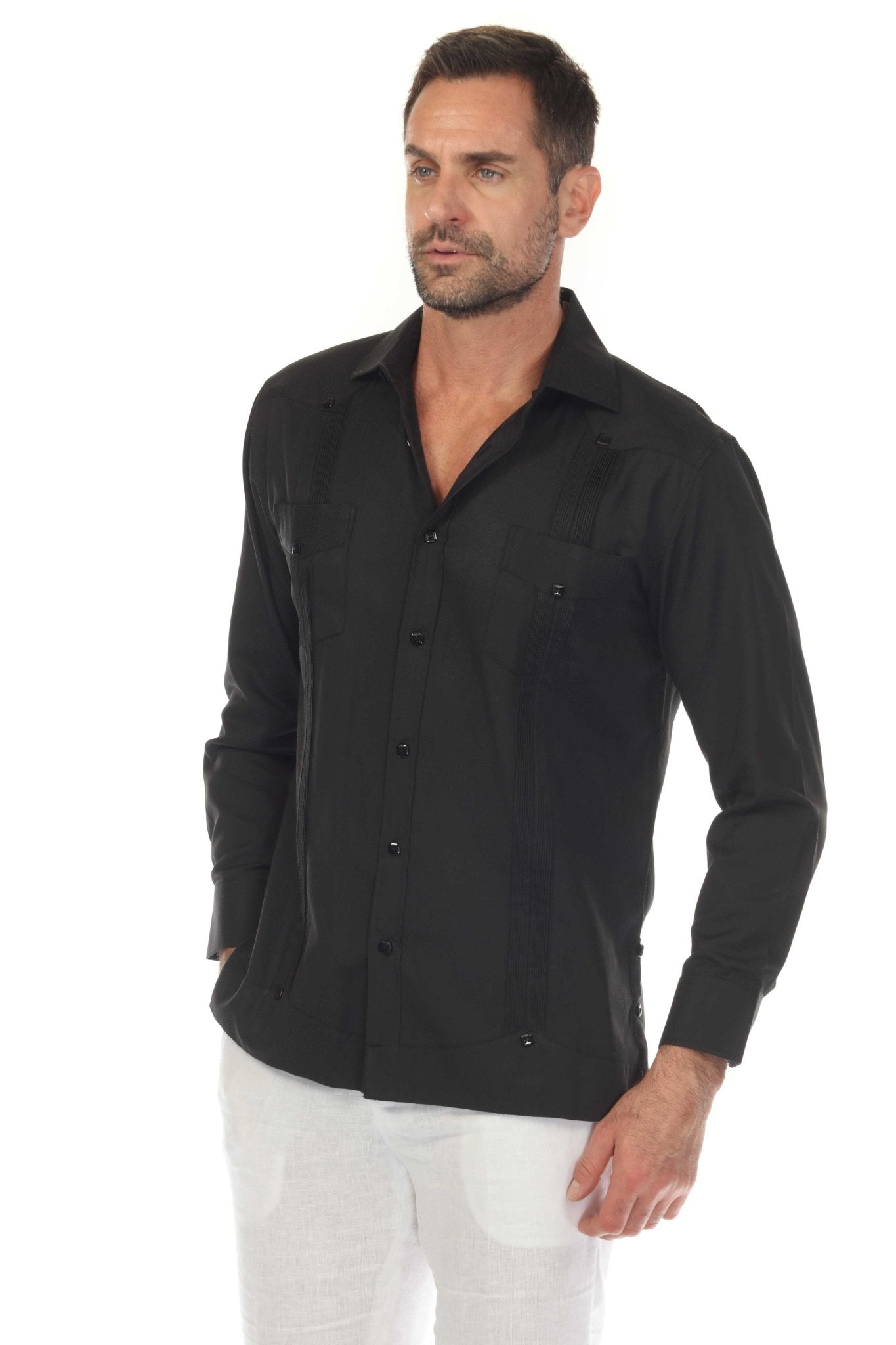Guayabera elegante de dos bolsillos para hombre con textura y botones cuadrados finos