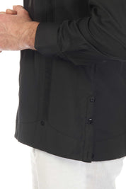 Guayabera elegante de dos bolsillos para hombre con textura y botones cuadrados finos