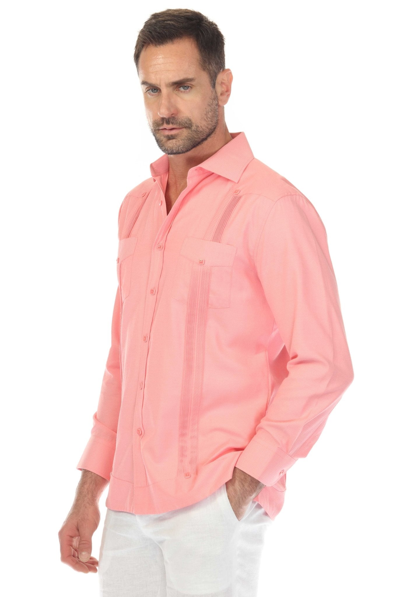 Guayabera elegante de dos bolsillos para hombre con textura y botones cuadrados finos