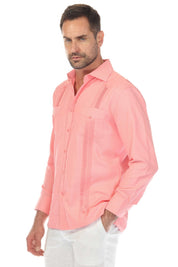 Guayabera elegante de dos bolsillos para hombre con textura y botones cuadrados finos
