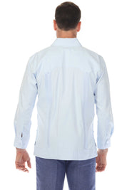 Guayabera elegante de dos bolsillos para hombre con textura y botones cuadrados finos