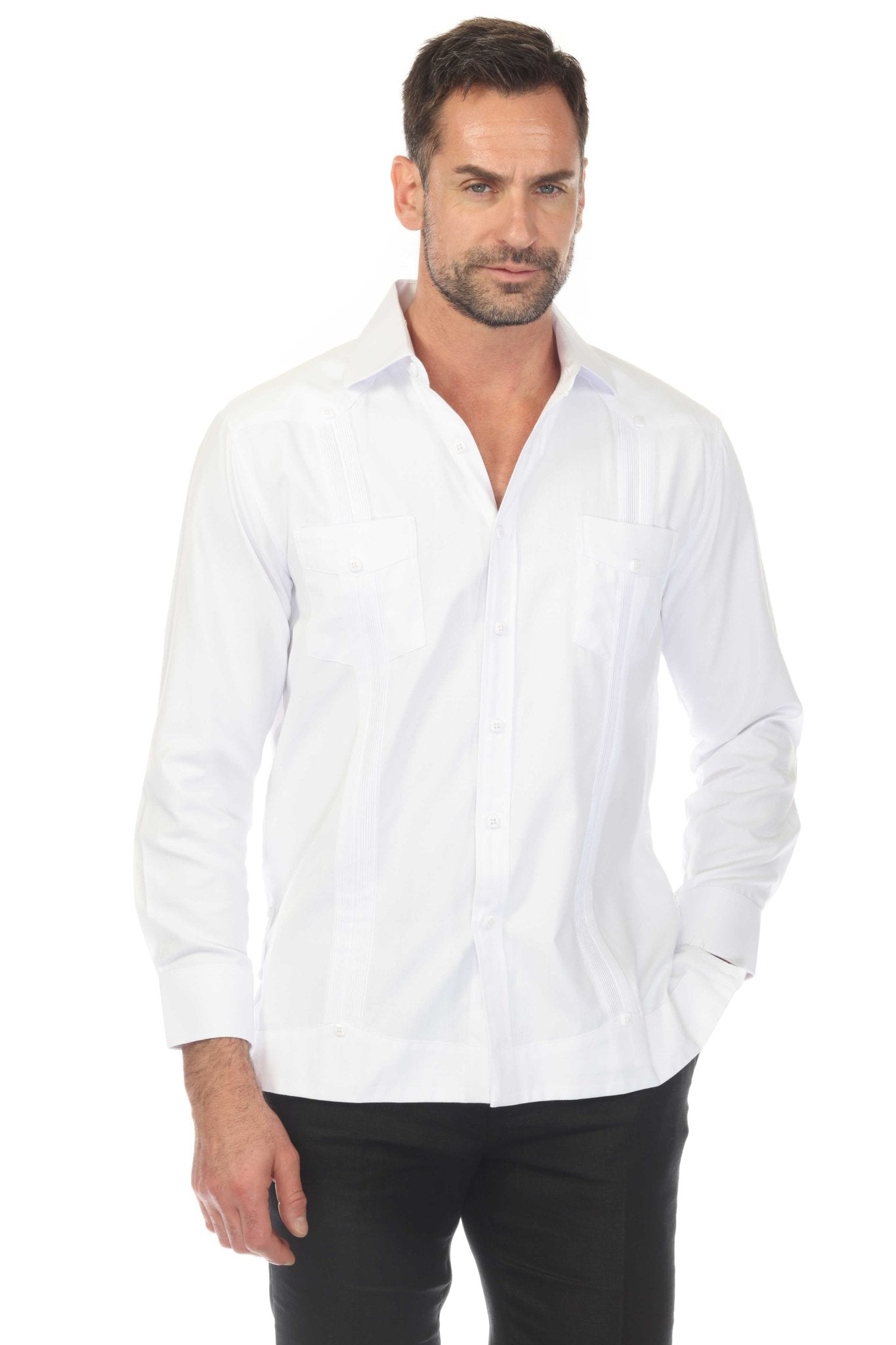 Guayabera elegante de dos bolsillos para hombre con textura y botones cuadrados finos