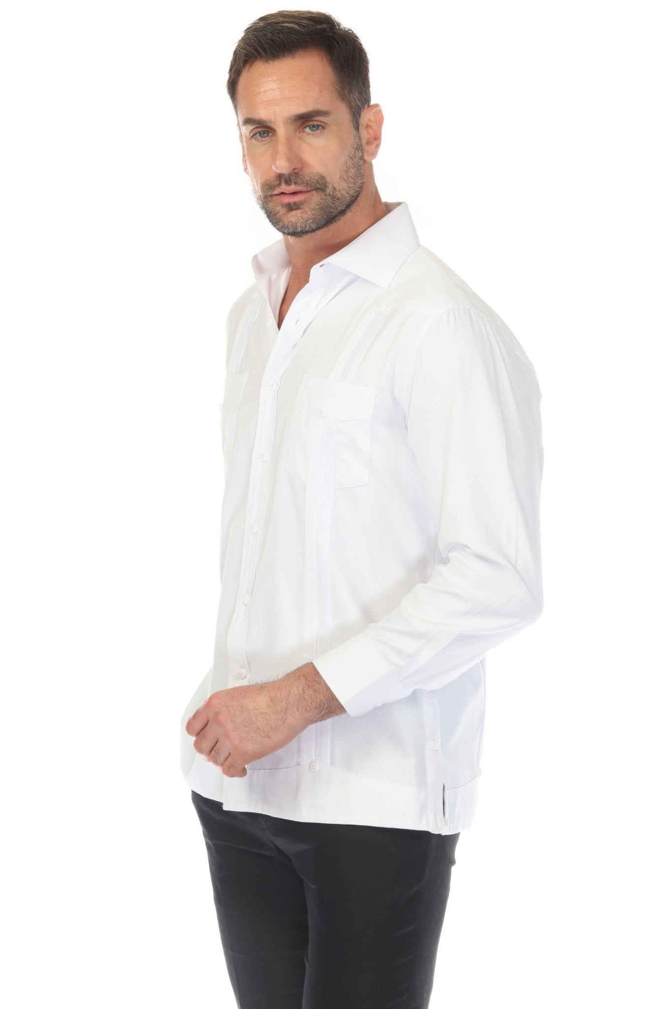 Guayabera elegante de dos bolsillos para hombre con textura y botones cuadrados finos