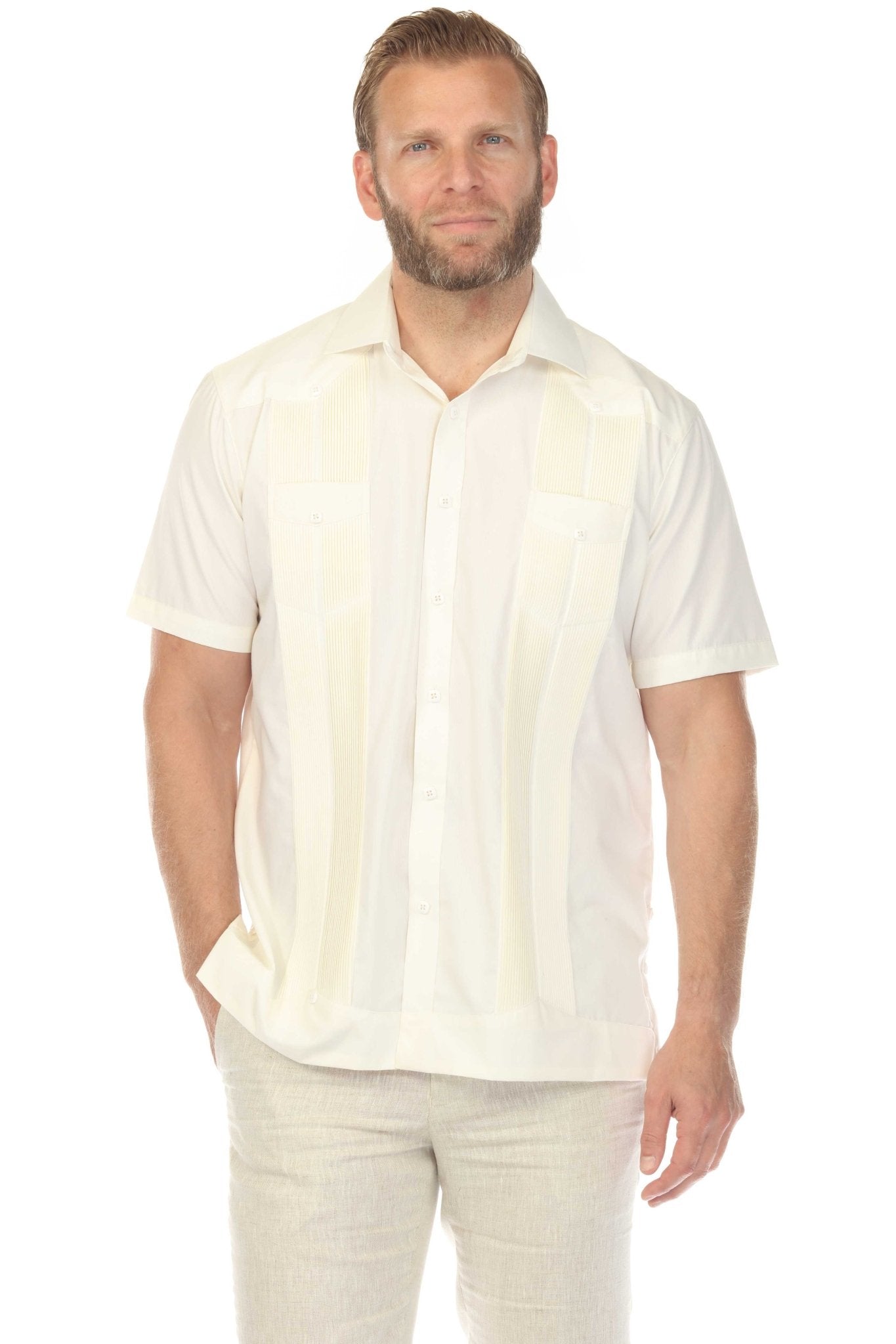 Guayabera elegante de hombre con dos bolsillos, textura y botones cuadrados finos