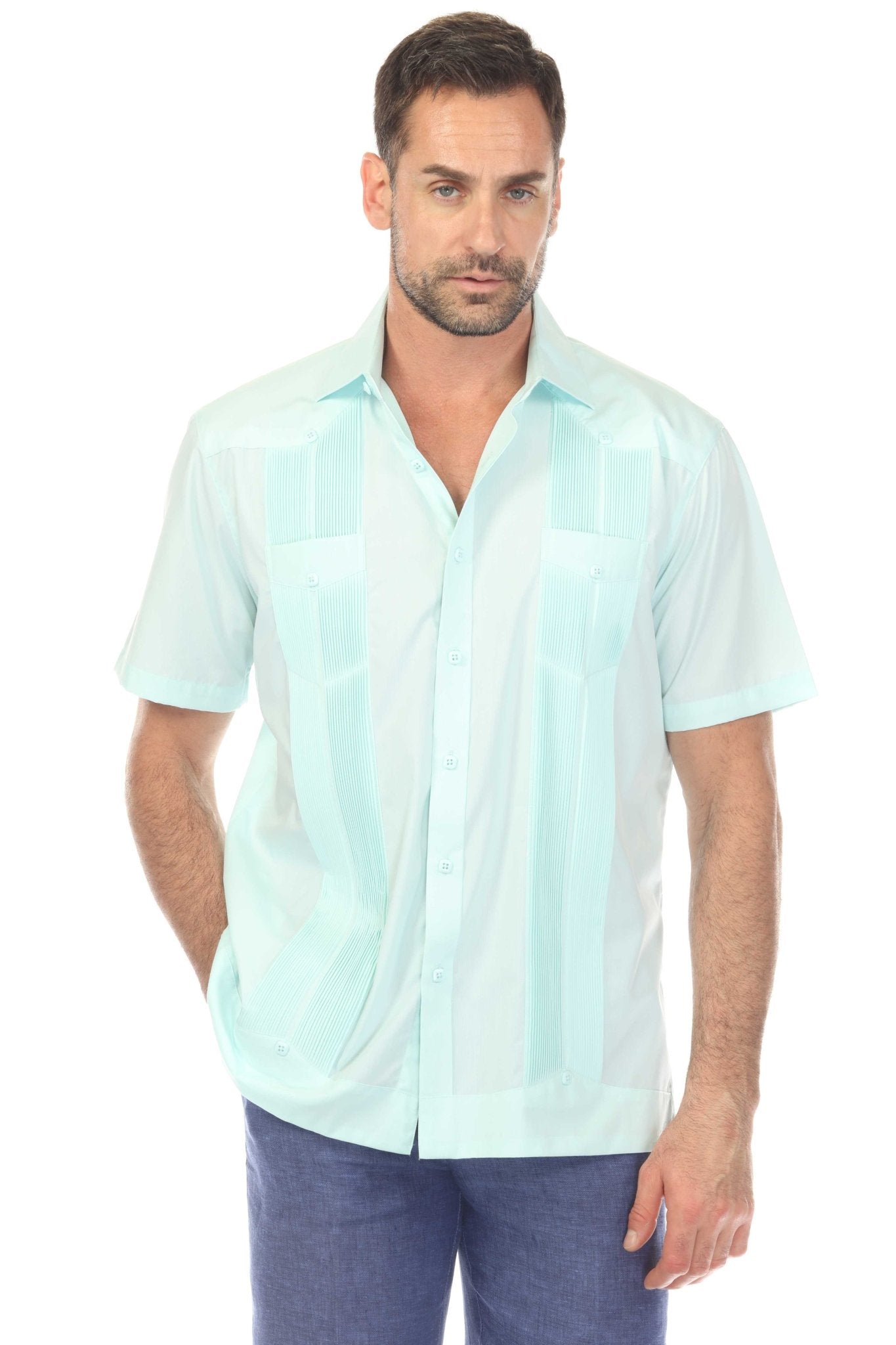 Guayabera elegante de hombre con dos bolsillos, textura y botones cuadrados finos