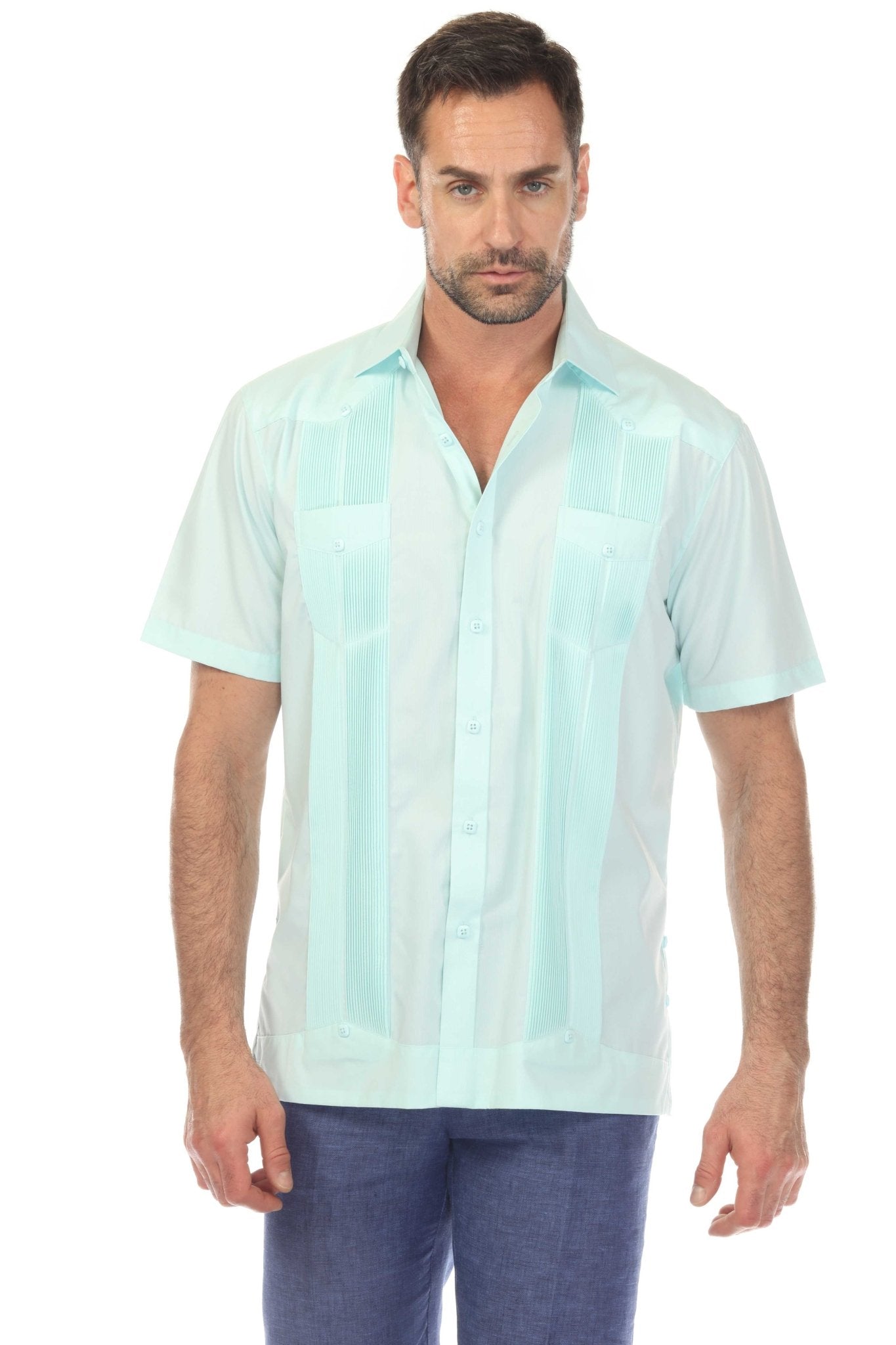 Guayabera elegante de hombre con dos bolsillos, textura y botones cuadrados finos