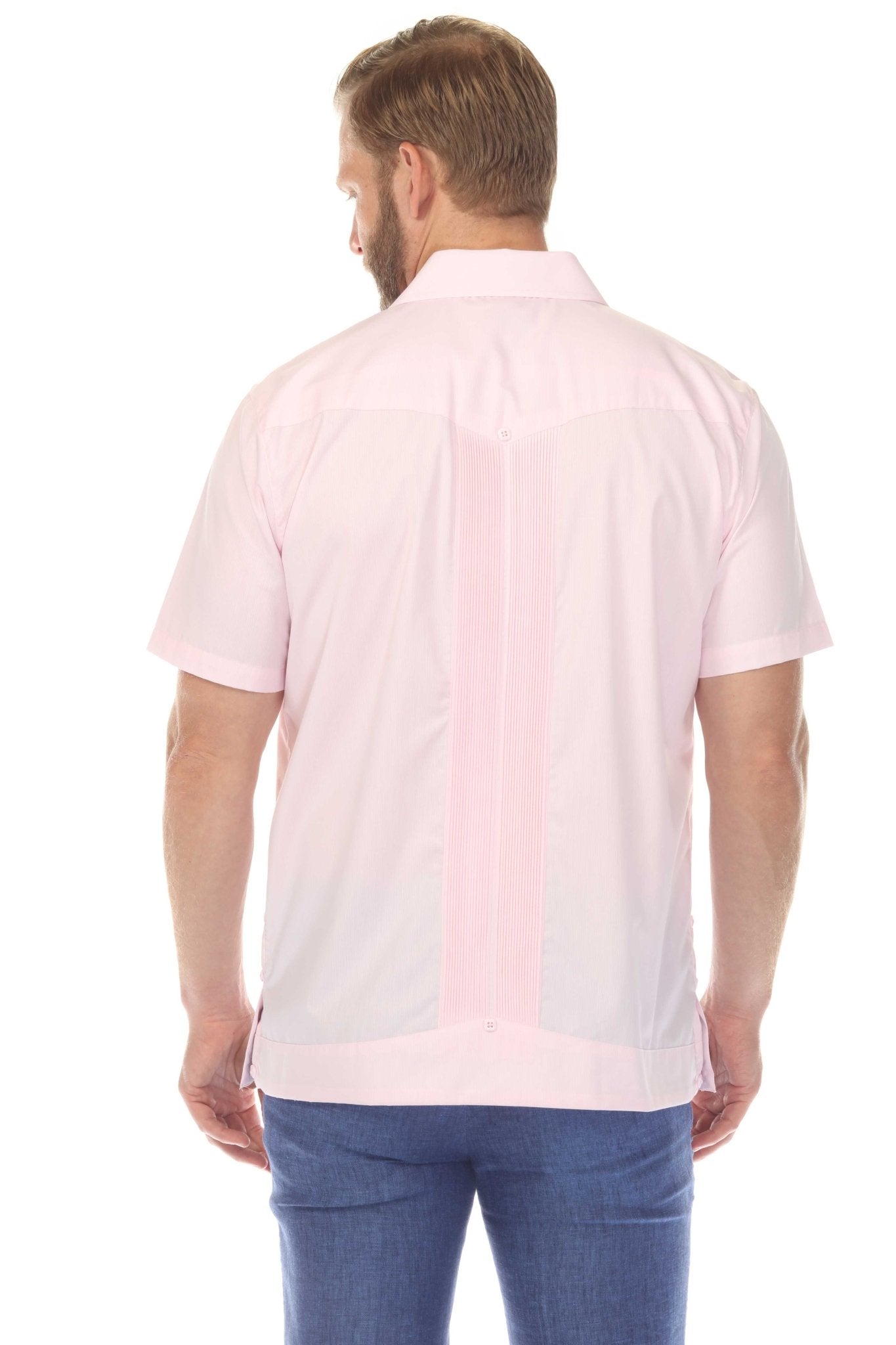 Guayabera elegante de hombre con dos bolsillos, textura y botones cuadrados finos