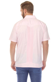 Guayabera elegante de hombre con dos bolsillos, textura y botones cuadrados finos