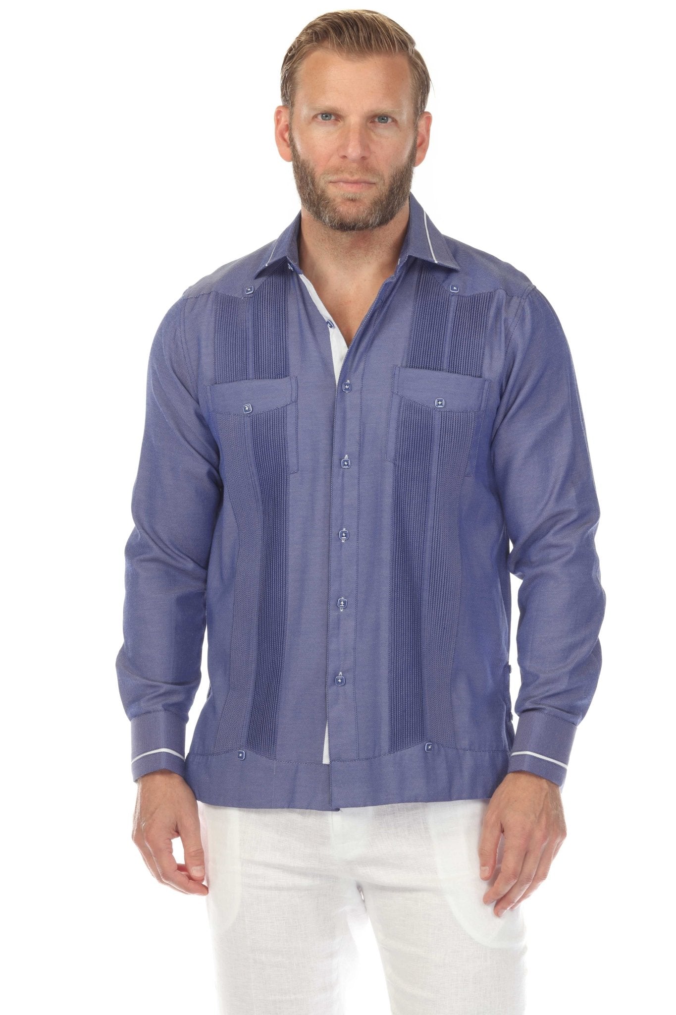 Guayabera de fantasía para hombre con dos bolsillos y ribete en contraste en cuello y puños