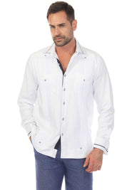 Guayabera de fantasía para hombre con dos bolsillos y ribete en contraste en cuello y puños