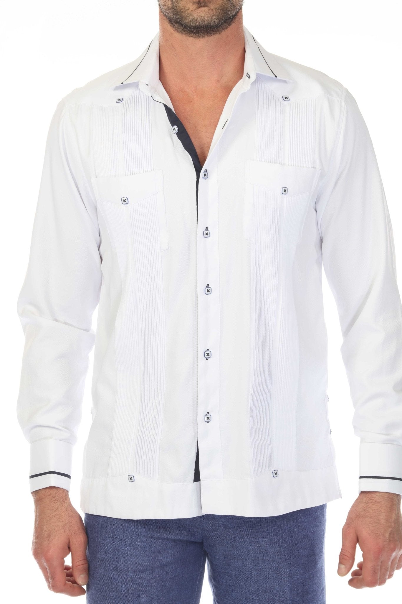 Guayabera de fantasía para hombre con dos bolsillos y ribete en contraste en cuello y puños