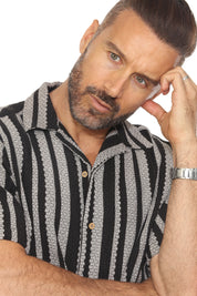 Camisa informal de punto trenzado a rayas con botones
