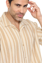 Camisa informal de punto trenzado a rayas con botones